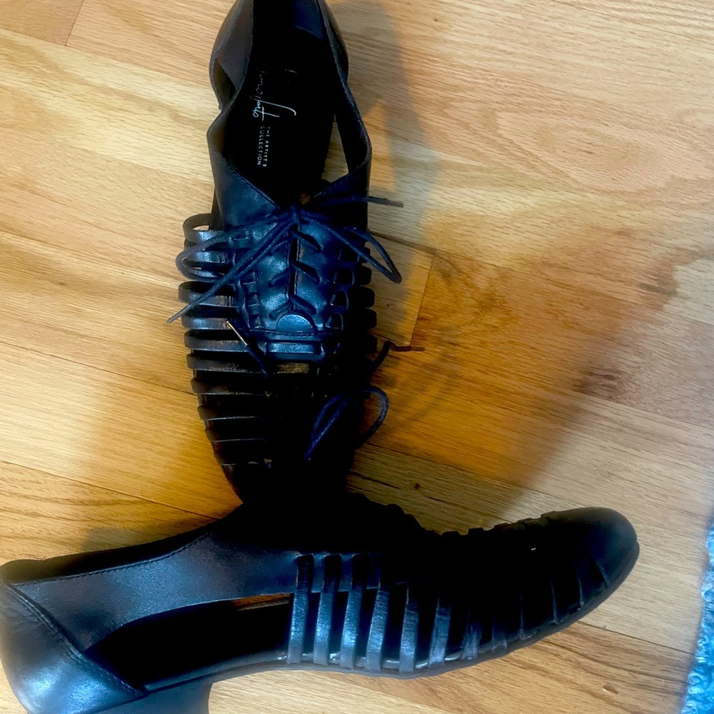 Franco Sarto size 9 ladies shoes.  worn twice in “new” condition